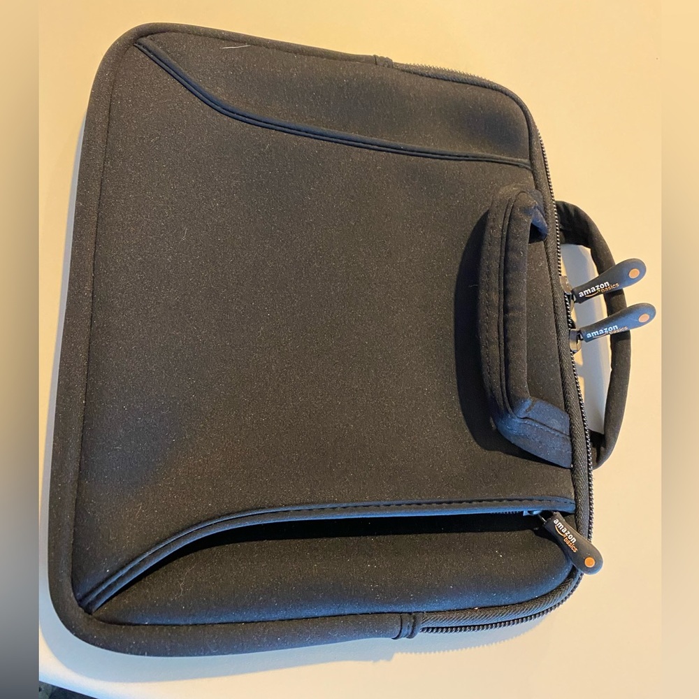 AMAZON BASICS TABLET CASE